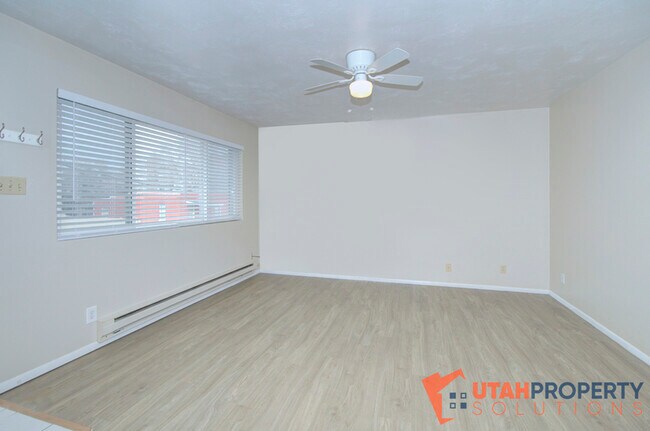 Photo - 4951 S Center St