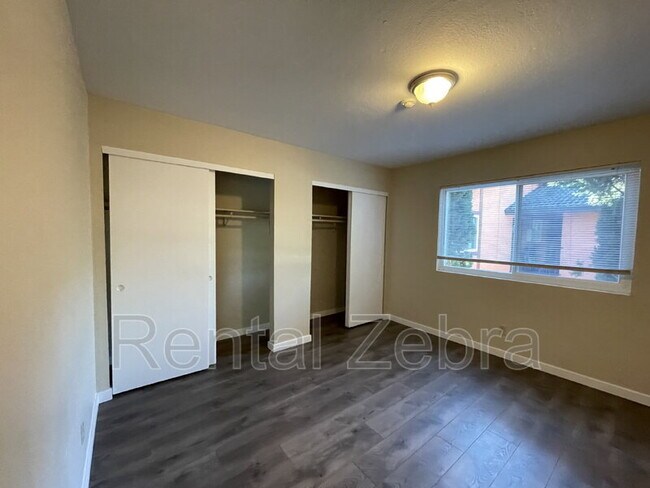 Photo - 935 Civic Center Dr Unidad 4