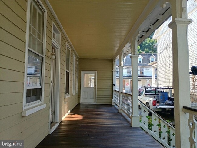 Photo - 91 N Main St