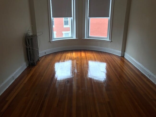 Building Photo - 4 Bed Split Close to B and C lines Wholefo... Rental