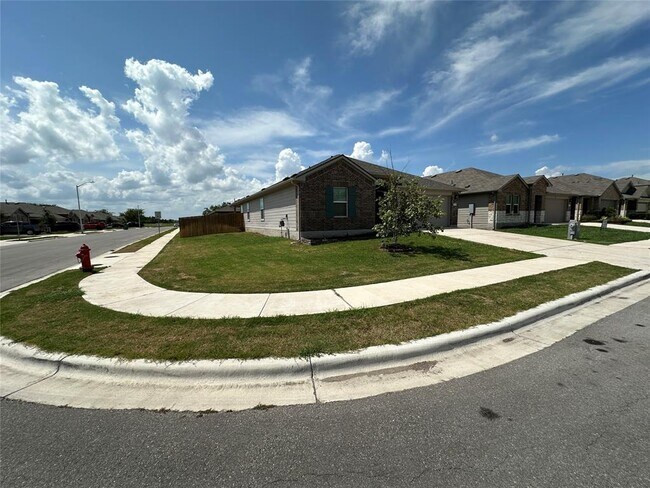 Building Photo - 332 Harvest Crk Dr Rental