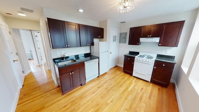 224 Hanover St Unit 16
