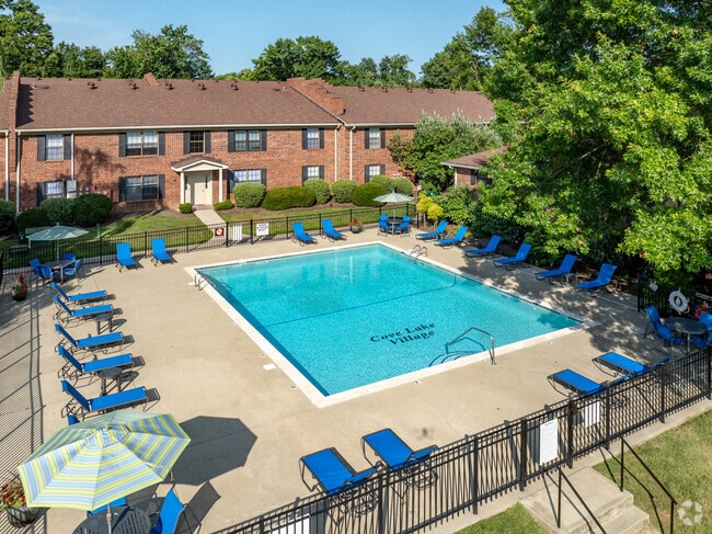 Pool - Cove Lake Village Apartments