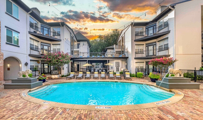 Building Photo - MAA Uptown Village Rental