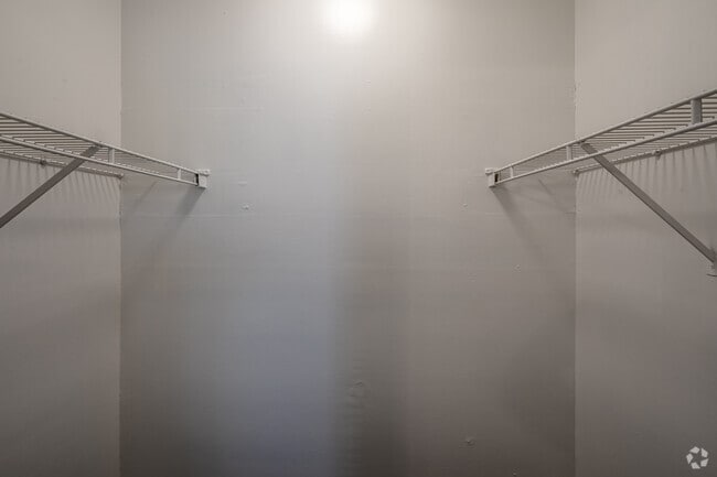 2BR, 1.5BA - 975SF - Walk-In Closet