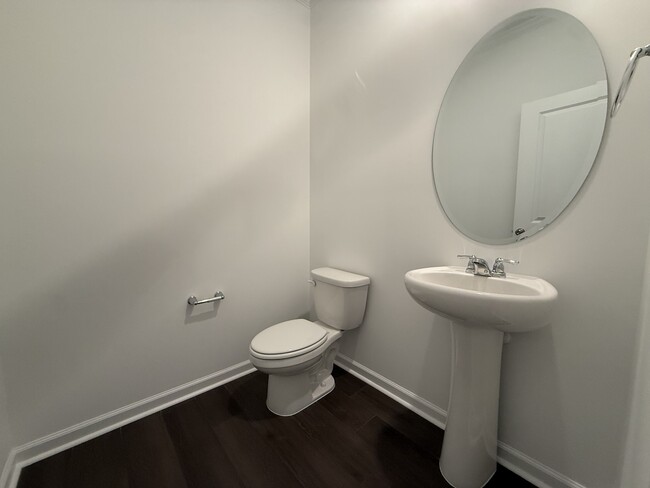 powder room - 520 Venetian Dr