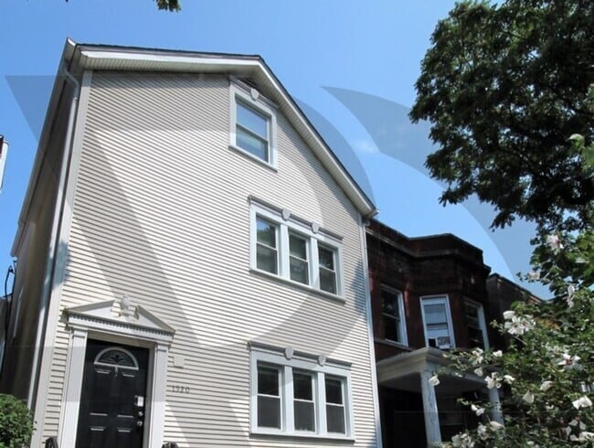 Building Photo - 1520 W Melrose St Unit 2R Rental
