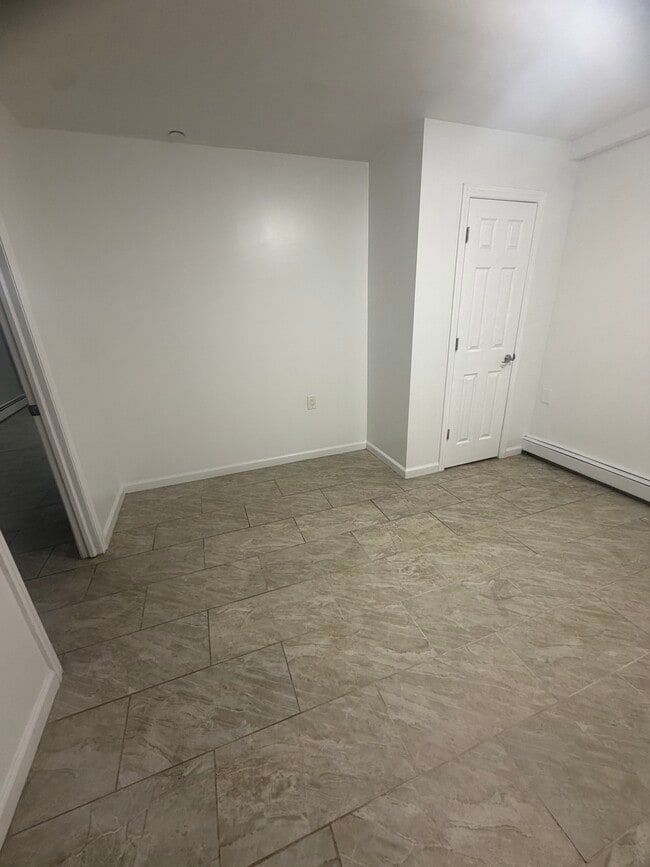 Photo - 14738 Springfield Ln Unidad Lower level
