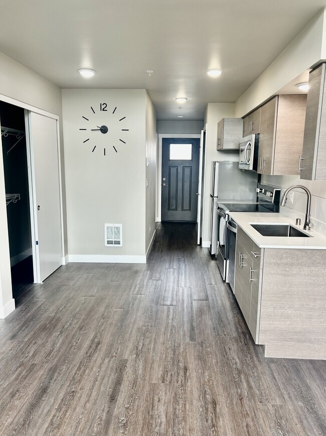 Photo - 1882 Front St