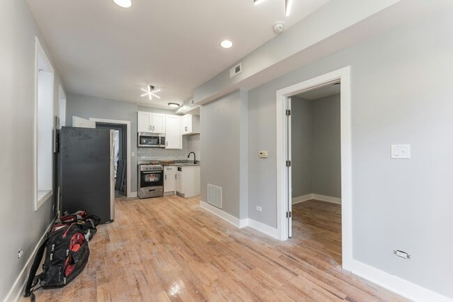 Building Photo - 1624 W Beach Ave Unit 1r