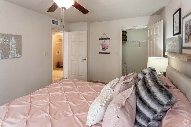 1BR, 1BA 856SF