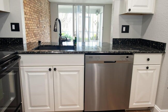 Photo - 9311 Orange Grove Dr Unidad 109