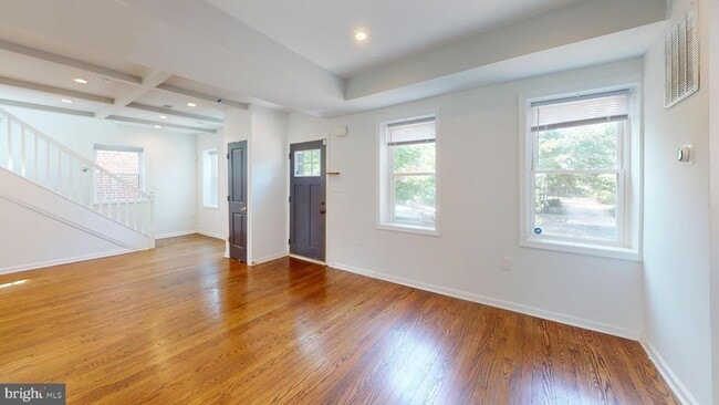 Photo - 452 Oakwood St SE