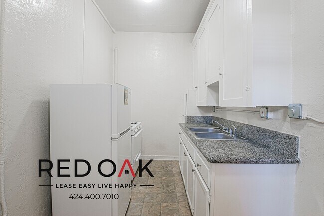 425–427 S. Grand View St-7106