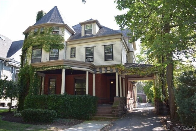 Building Photo - 721 W Ferry St Rental