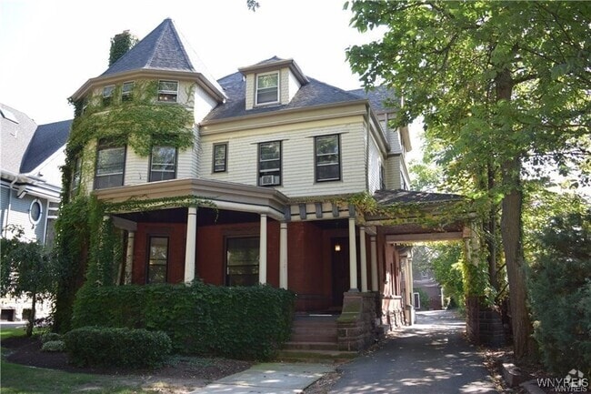 Building Photo - 721 W Ferry St Rental