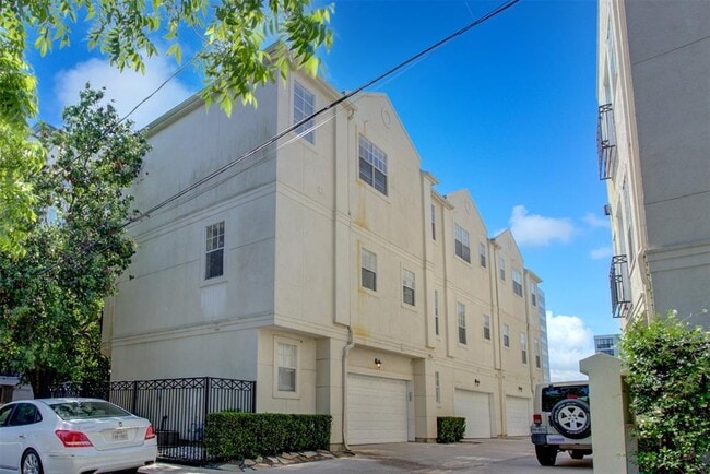 Building Photo - 105 Detering St Rental