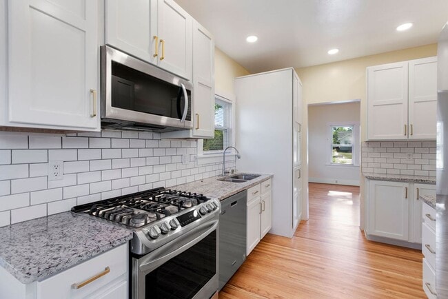 Photo - 2 Bedroom 1 Bath Duplex