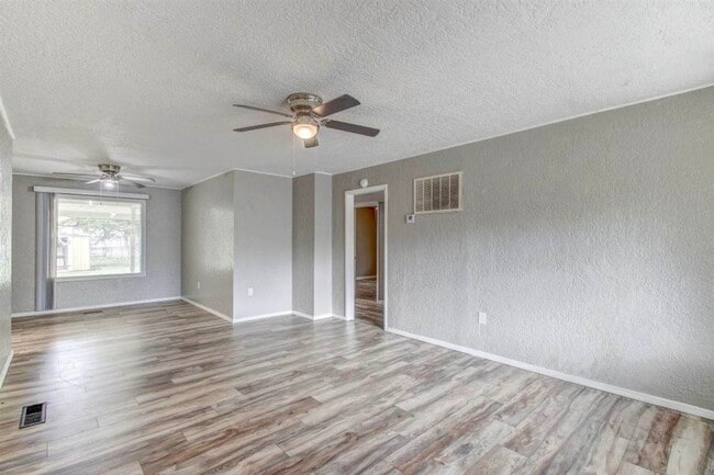 Photo - 1911 NW Smith Ave