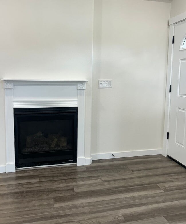 Photo - 938-940-940 Boardwalk Ave NE Unidad 940