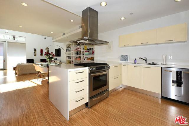 Photo - 1140 N Formosa Ave Unit 7