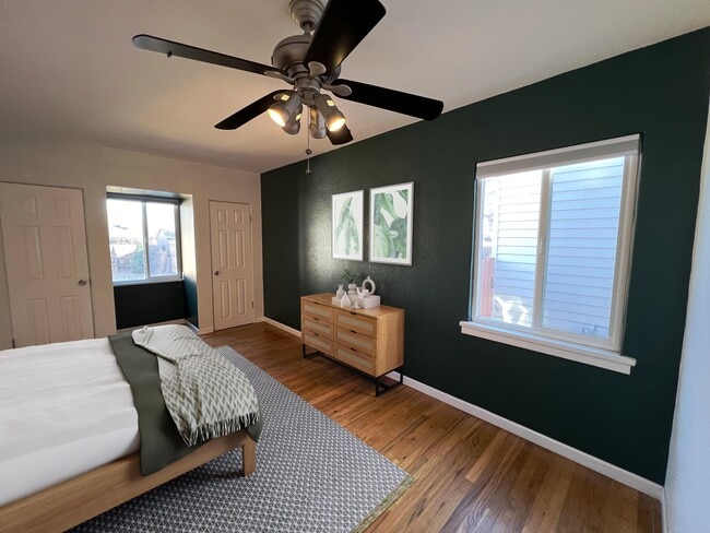 Dormitorio más grande con 3 armarios. - 5130 Clay St