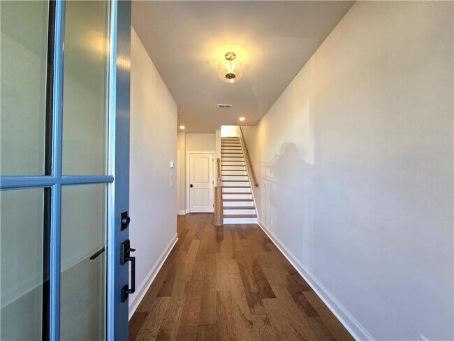Photo - 1005 Crown Oak St
