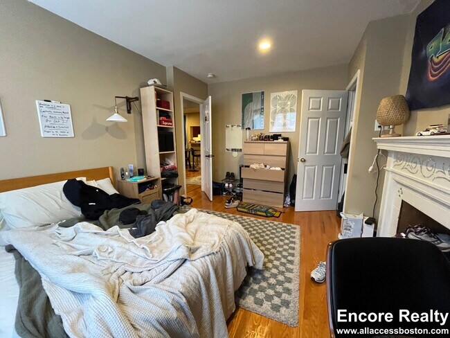 Photo - 19 Thatcher St Unit 6