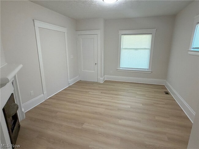 Photo - 10524 Lee Ave