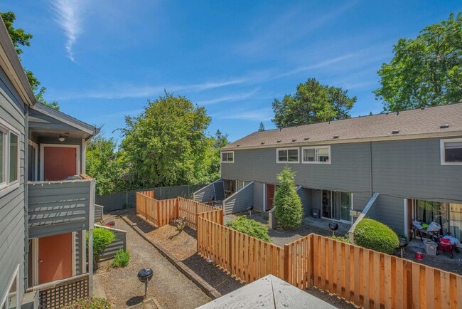Photo - #329 MAPLE VIEW APARTMENTS
