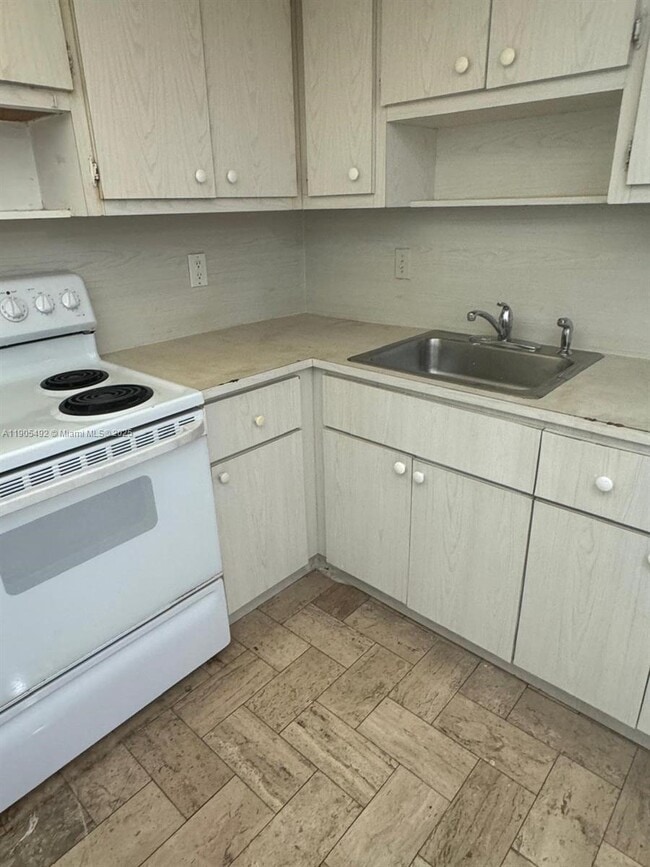 Photo - 15600 NW 7th Ave Unidad 808