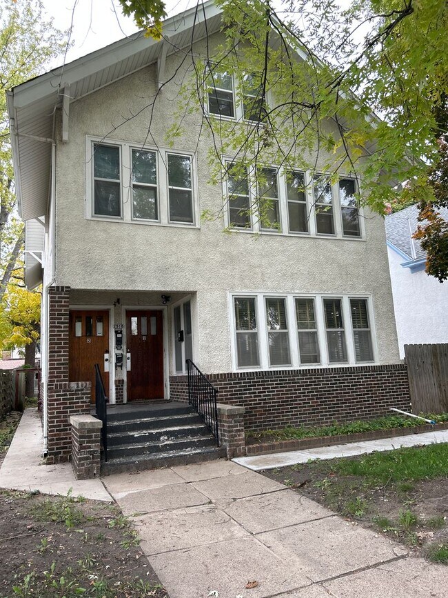 Building Photo - 2918 N Girard Ave Unit 1