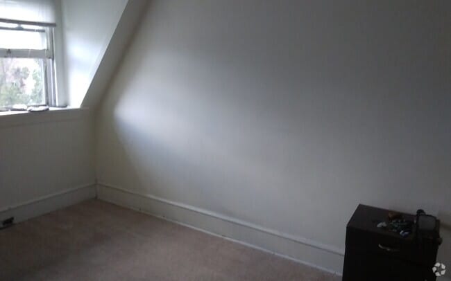 Building Photo - 523 Oley St Rental