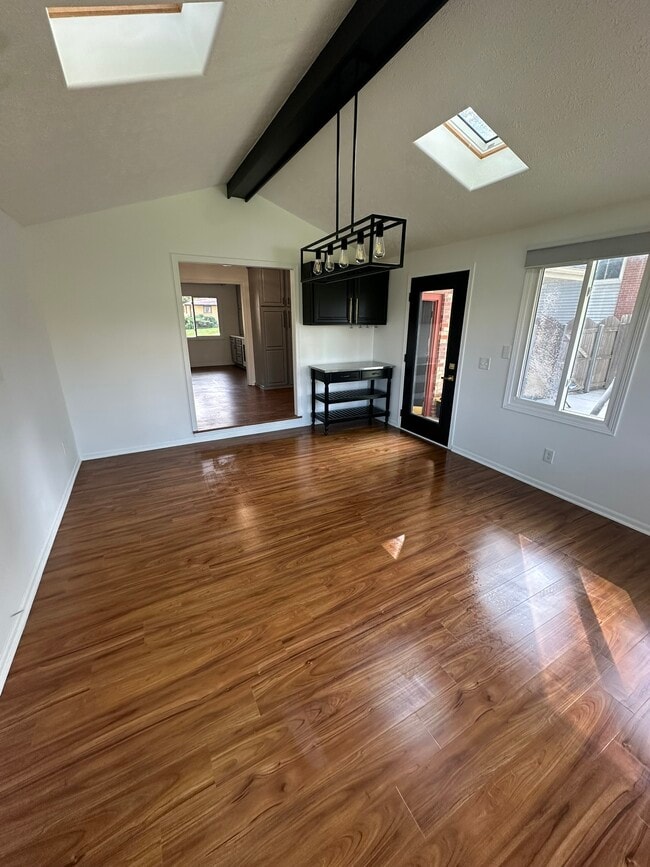 Photo - 221 Wedgewood Dr