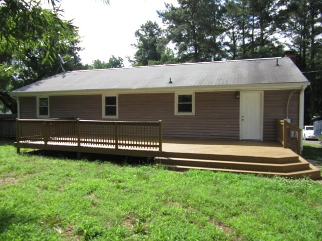 Building Photo - Dinwiddie VA Rental