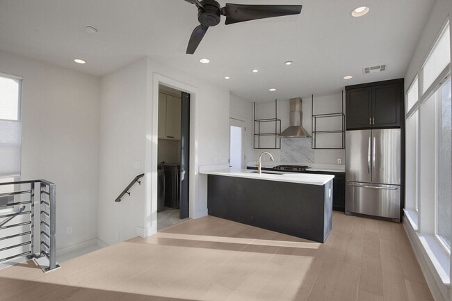 Building Photo - 1708 Perez St Unit B