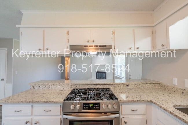 Photo - 3 Bed | 1 Bath in West Tulsa!