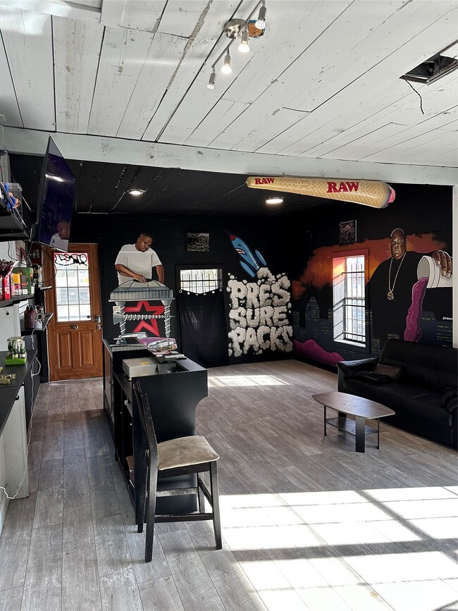 Photo - 304 Lockwood Dr