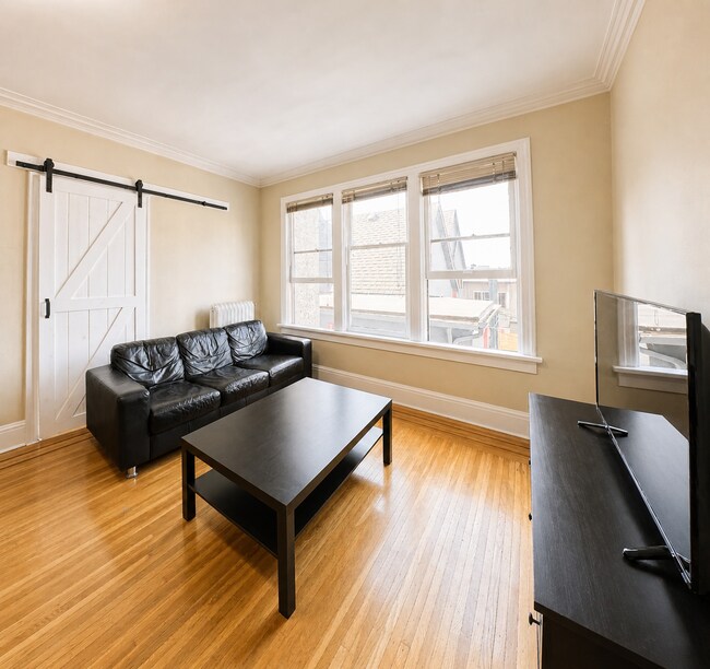 Photo - 935 Jervis St Unit 14