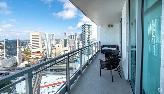 Building Photo - 90 SW 3rd St Unit 3707 Rental