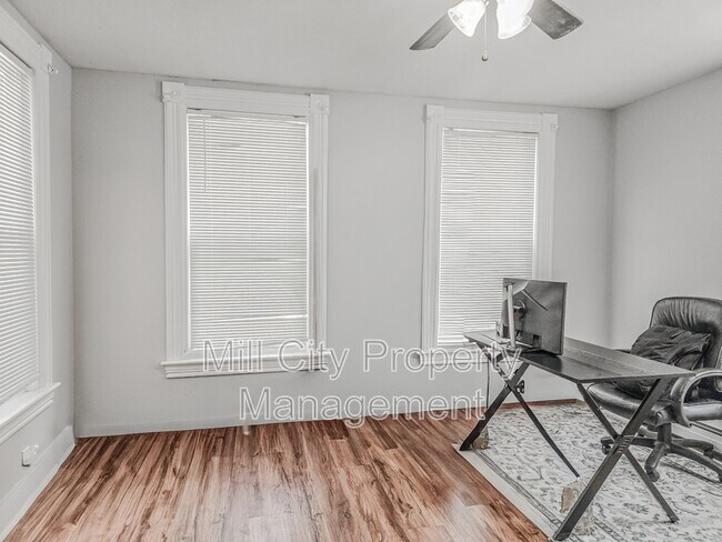 Photo - 463 Lake Ave