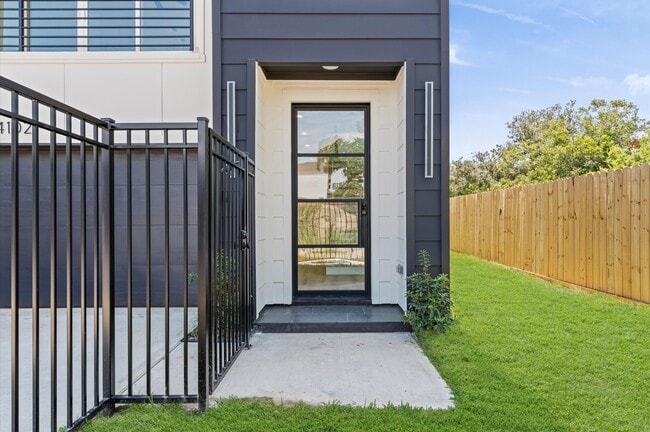 Photo - 4104 Alice St