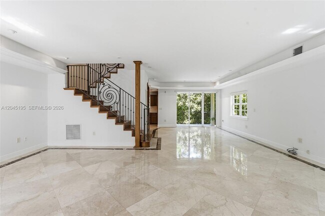 592 Fernwood Rd