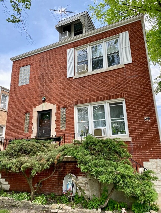 Building Photo - 2831 N 75th Ave Unit 2R