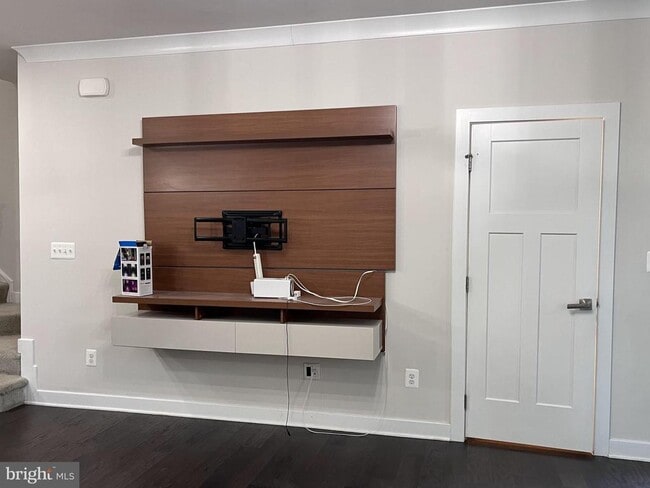 Building Photo - 42593 Burbank Terrace