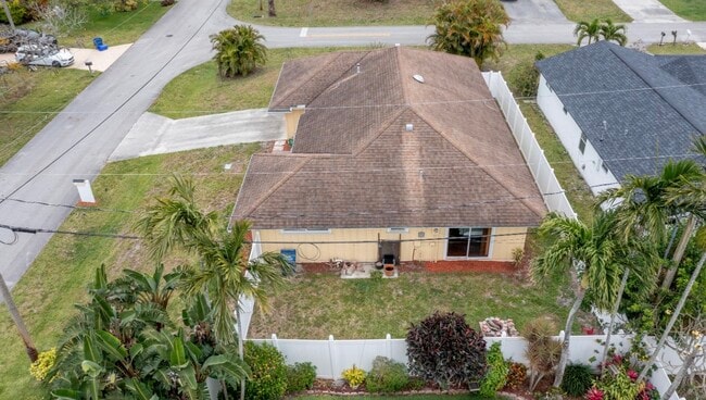 Photo - 6130 Francis St