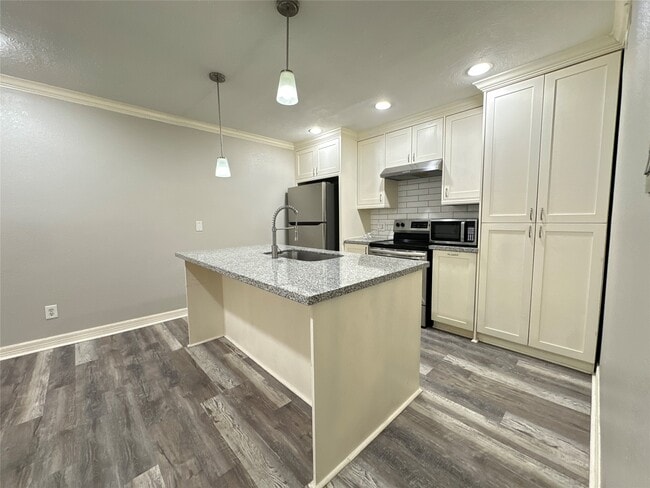 Photo - 7313 Gulf Fwy Unit 903