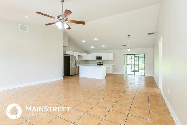 Photo - 717 Little Rock St E