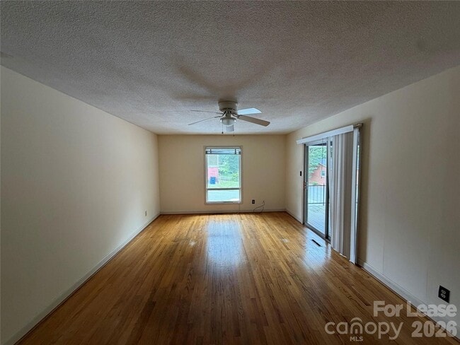 Photo - 646 E Broad St