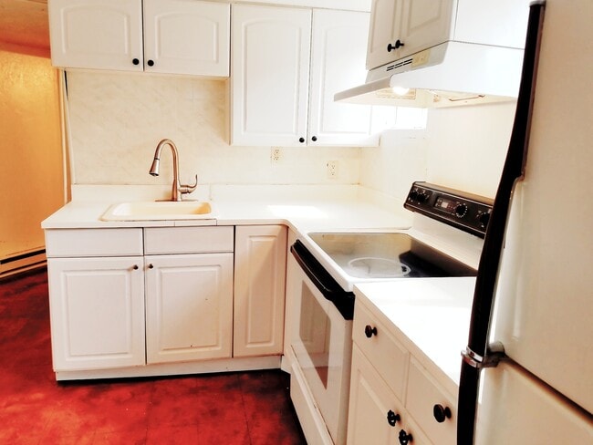 Building Photo - 712 N Market St Unit SUITE